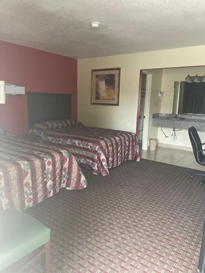 Ada Village Inn מראה חיצוני תמונה