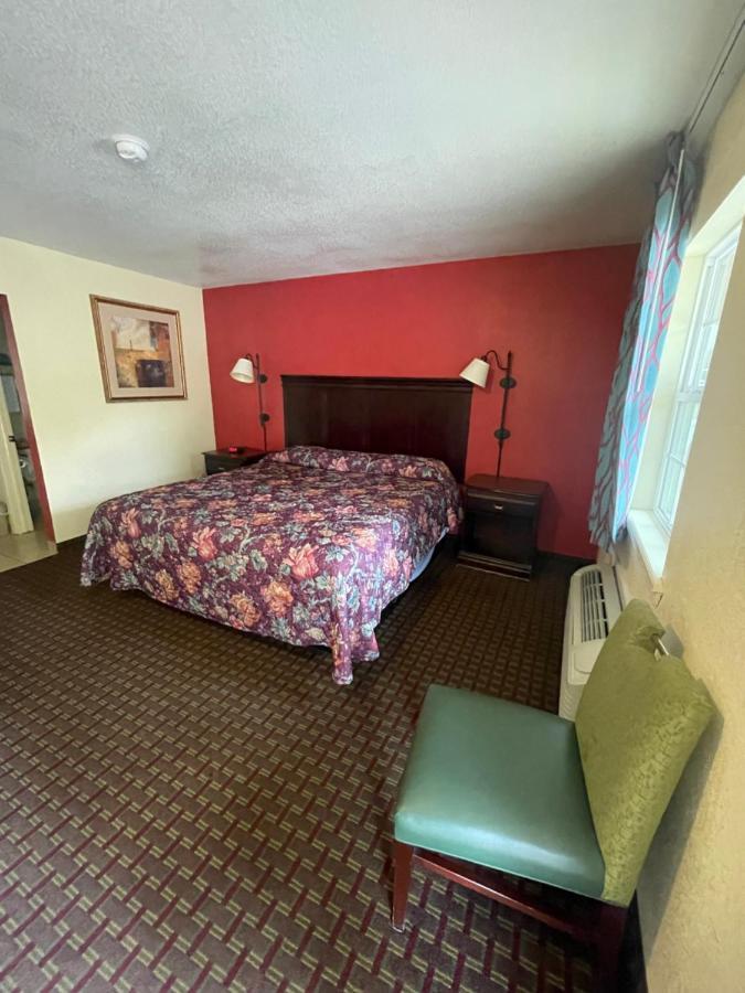 Ada Village Inn מראה חיצוני תמונה