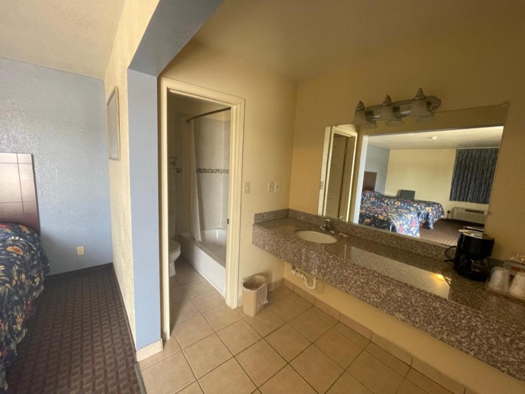 Ada Village Inn מראה חיצוני תמונה